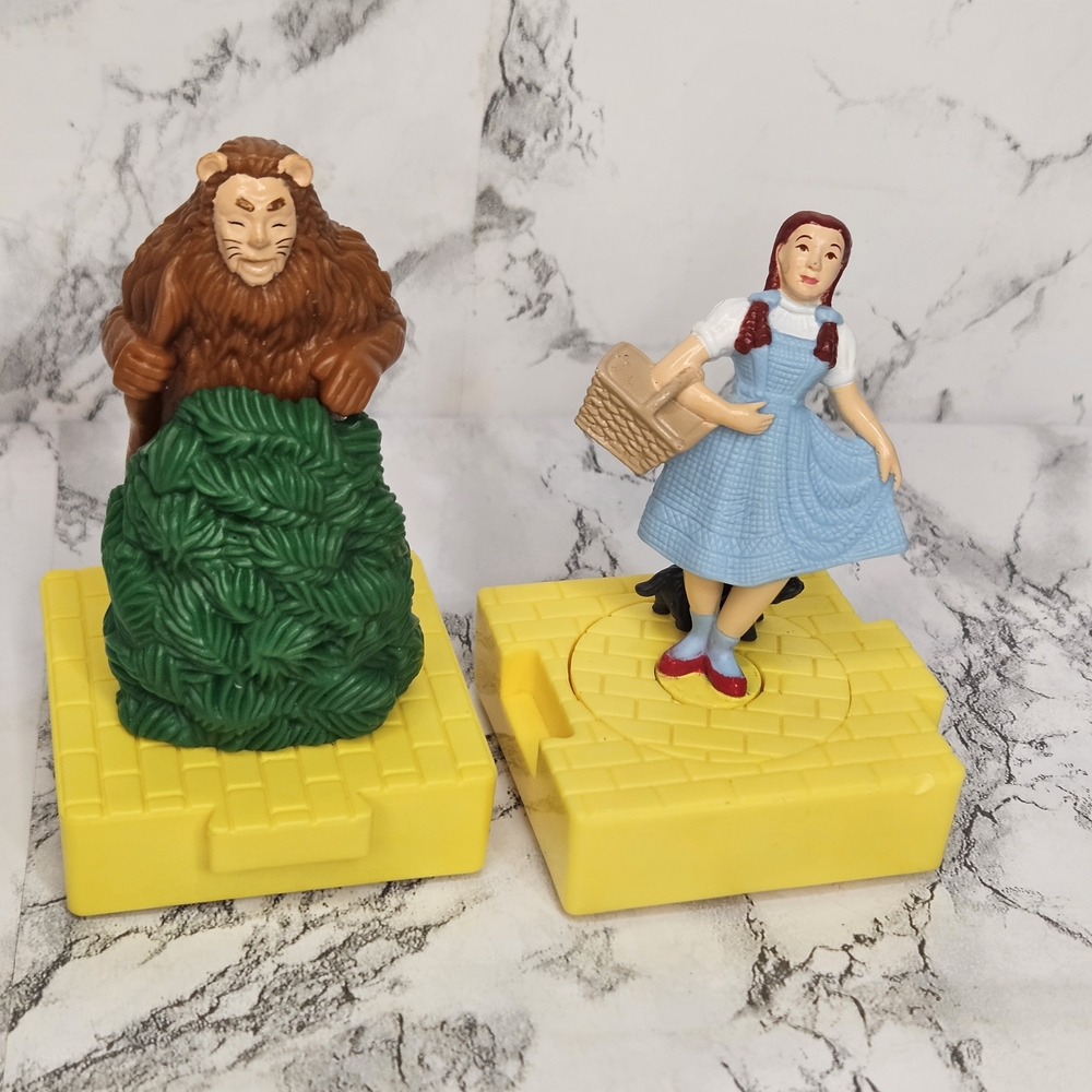 vintage 1997 collectible figure of Dorothy and Lion on the yellow brick road